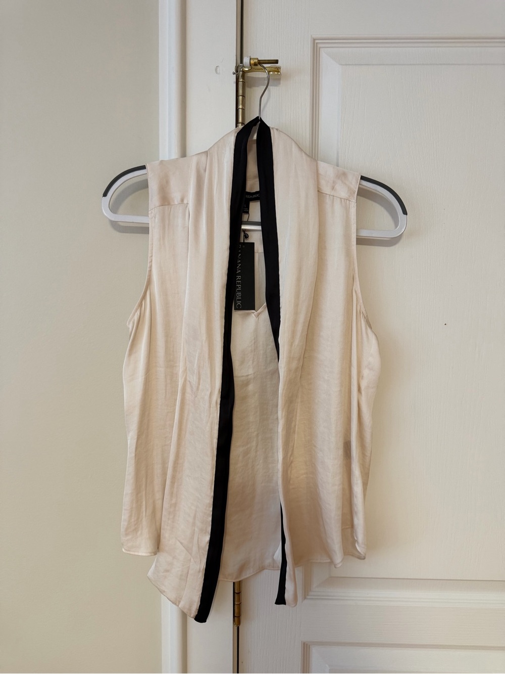 Banana Republic Cream Sleeveless Tie-Front Top with Black Trim